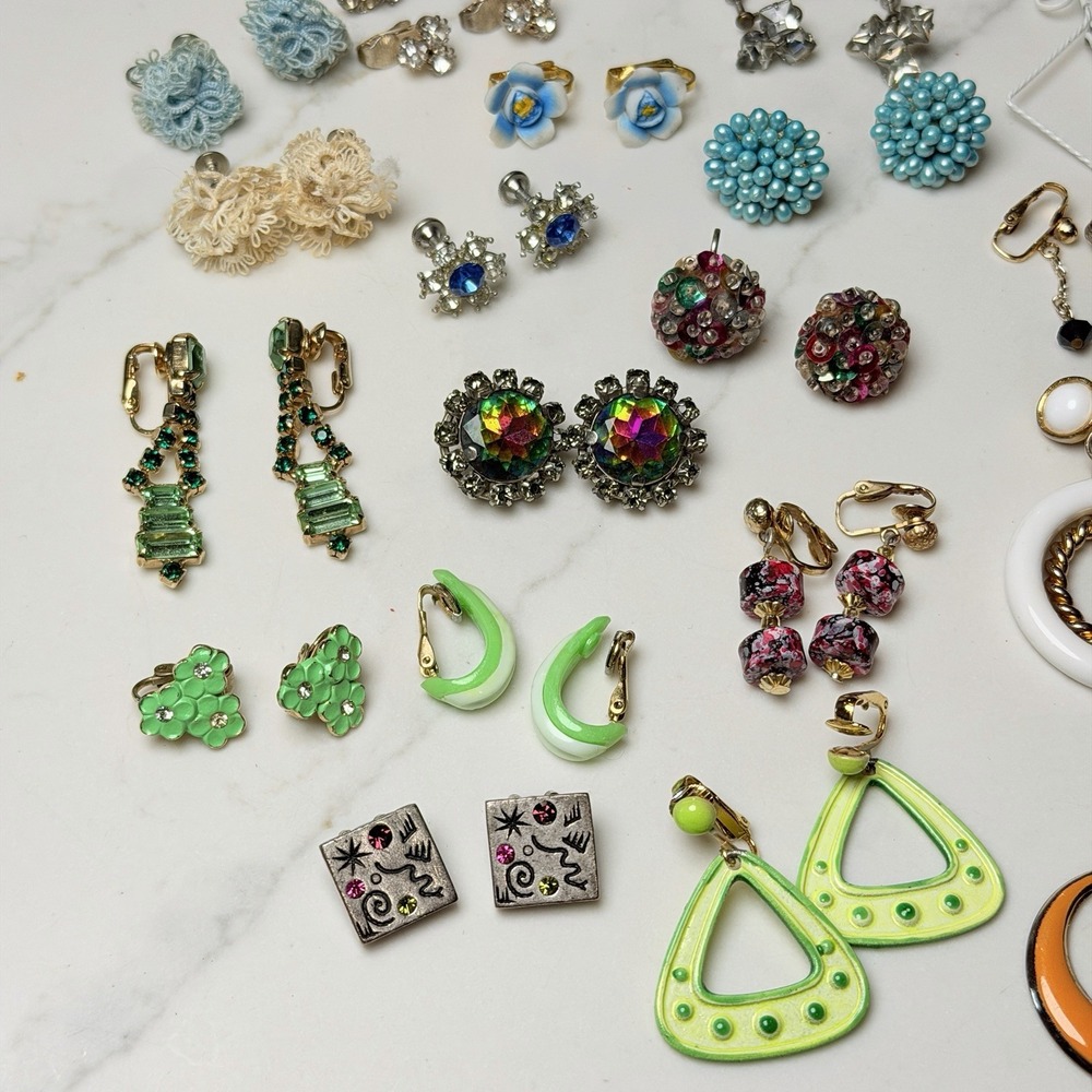 31 Pairs Vintage Clip On Earring Retro Colorful 60s 70s 80s Granny Whimsical - Picture 2 of 16